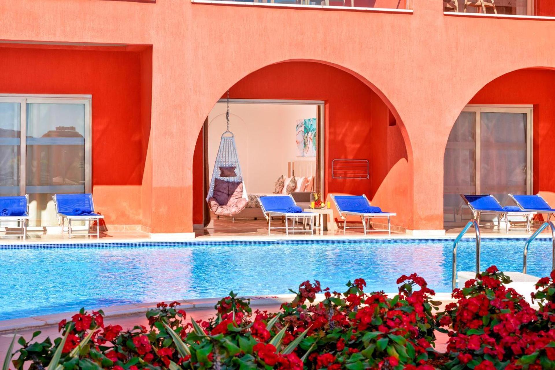 Camera Matrimoniale Deluxe con Accesso Piscina - Solo Adulti